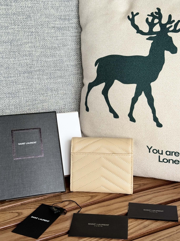 イヴサンローラン財布背面デザイン